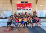 Polwan Polresta Padang Gelar Trauma Healing untuk Anak-Anak Korban Banjir di Surau Gadang