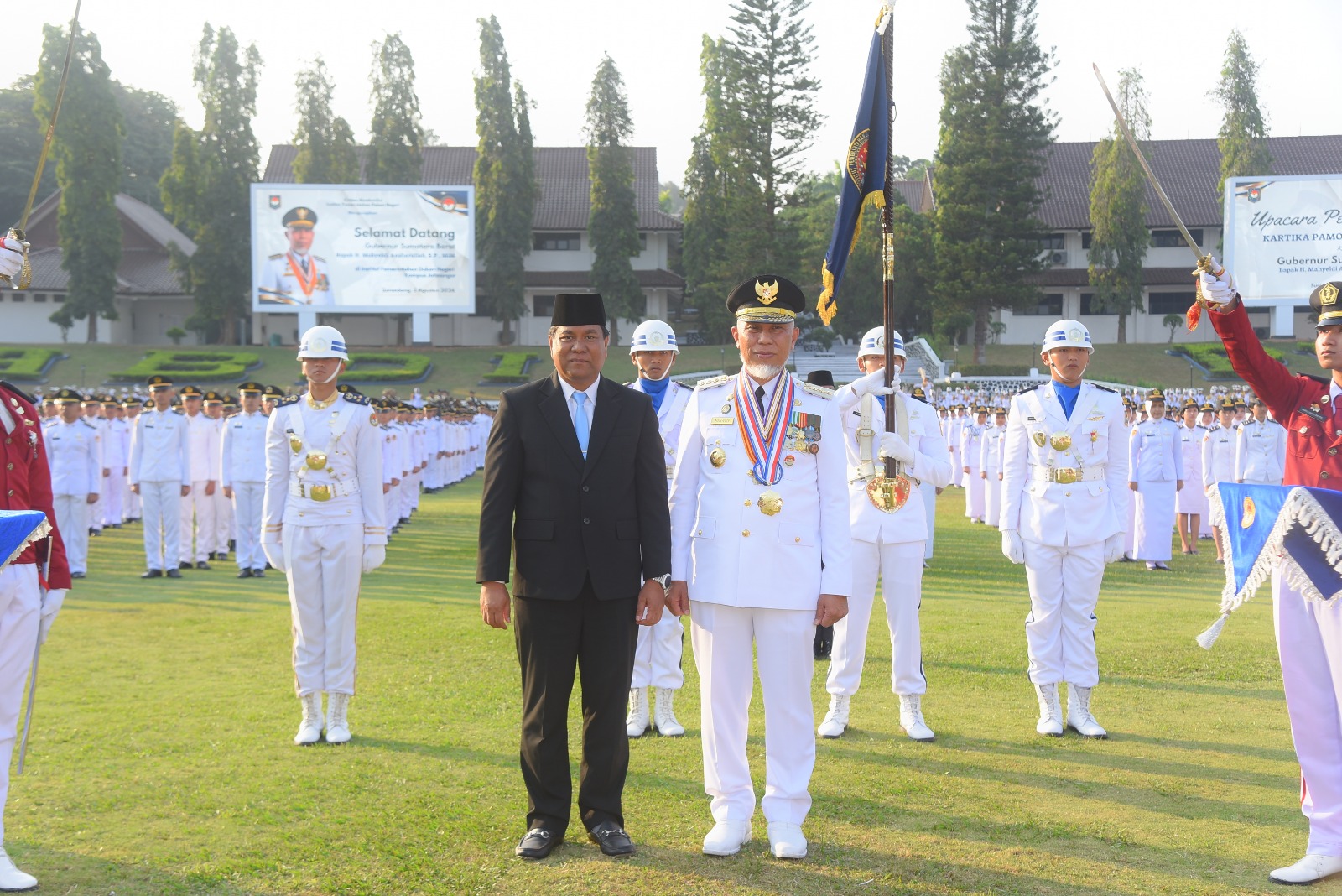 Terima Penghargaan IPDN, Gubernur Mahyeldi Diangkat Jadi Alumni Kehormatan