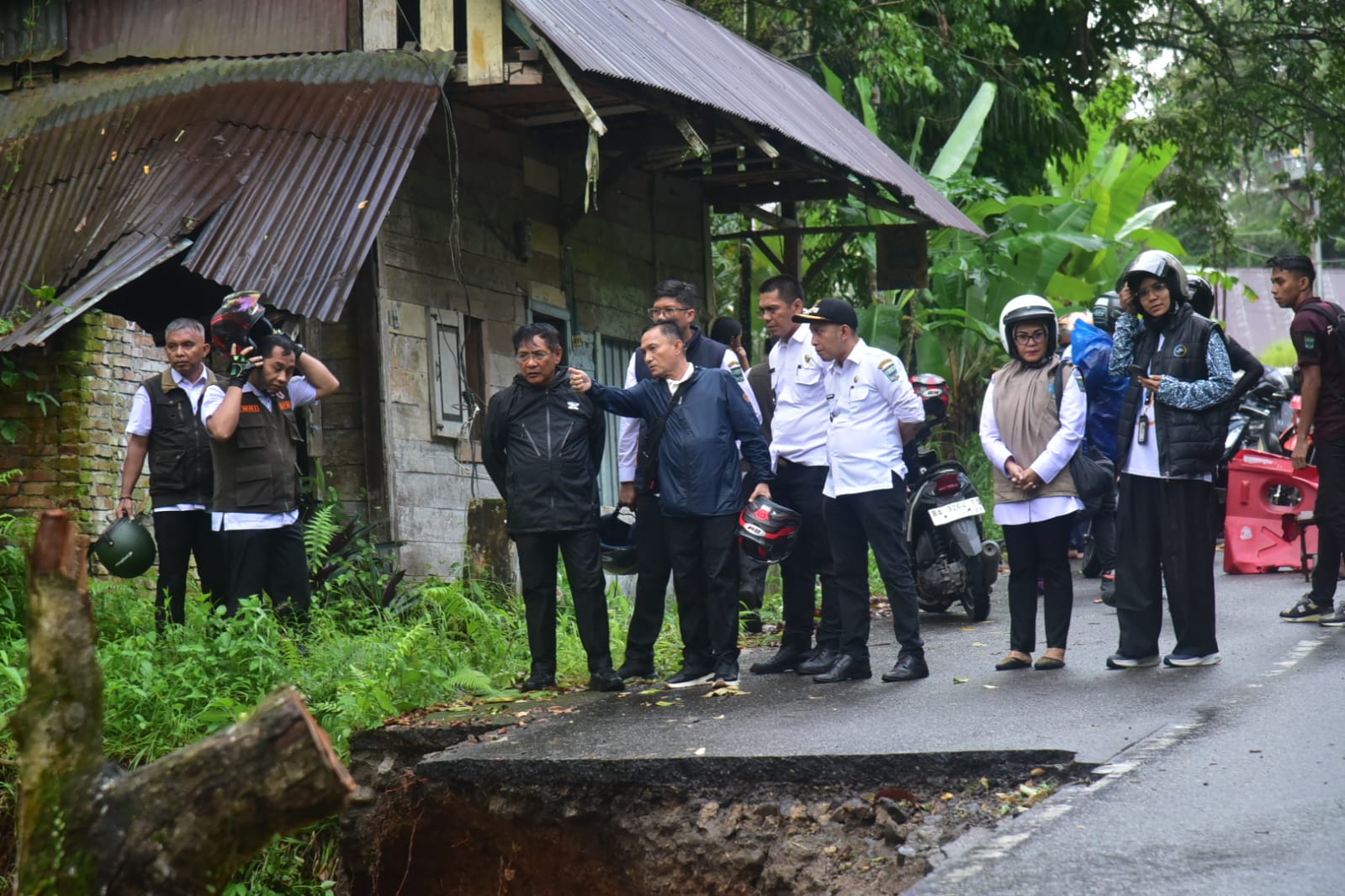 Banjir Longsor Padang Pariaman Telan Kerugian Rp6,5 Miliar, Pemkab Buka Jalan Darurat