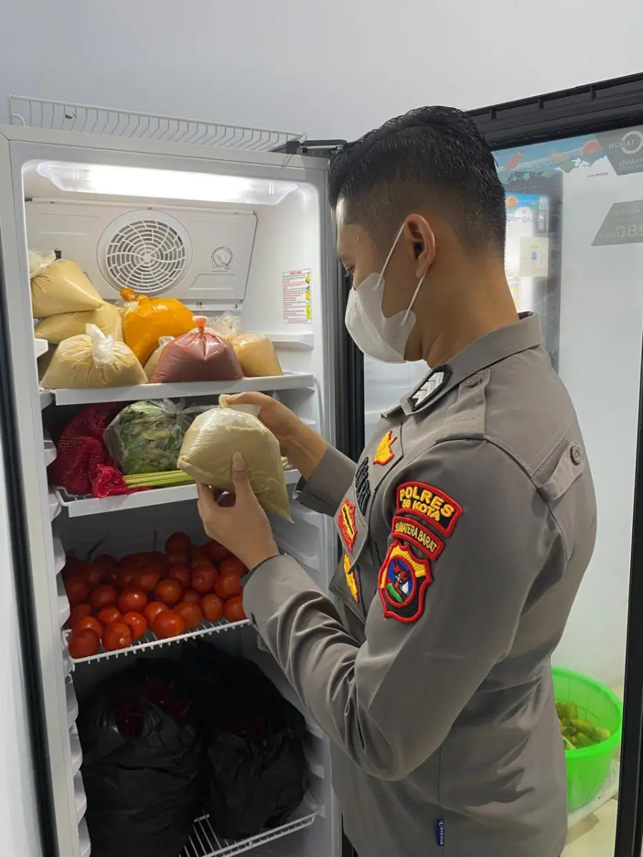 Pastikan Keamanan Makan Bergizi Gratis Sidokkes Polres 50 Kota Uji Food Safety di SPPG Guguk