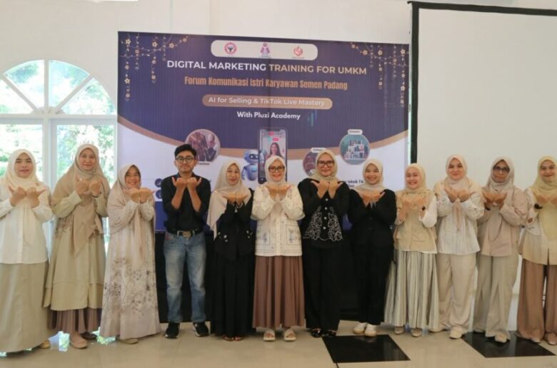 FKIK Semen Padang Bekali 30 Pelaku UMKM Strategi Pemasaran Digital FKIK Semen Padang Bekali 30 Pelaku UMKM Strategi Pemasaran Digital Berbasis AI