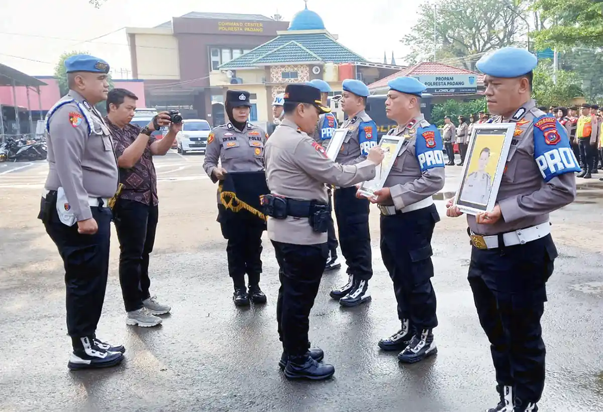 Terlibat Narkoba, 8 Oknum Anggota Polresta Padang Dipecat Tidak Hormat