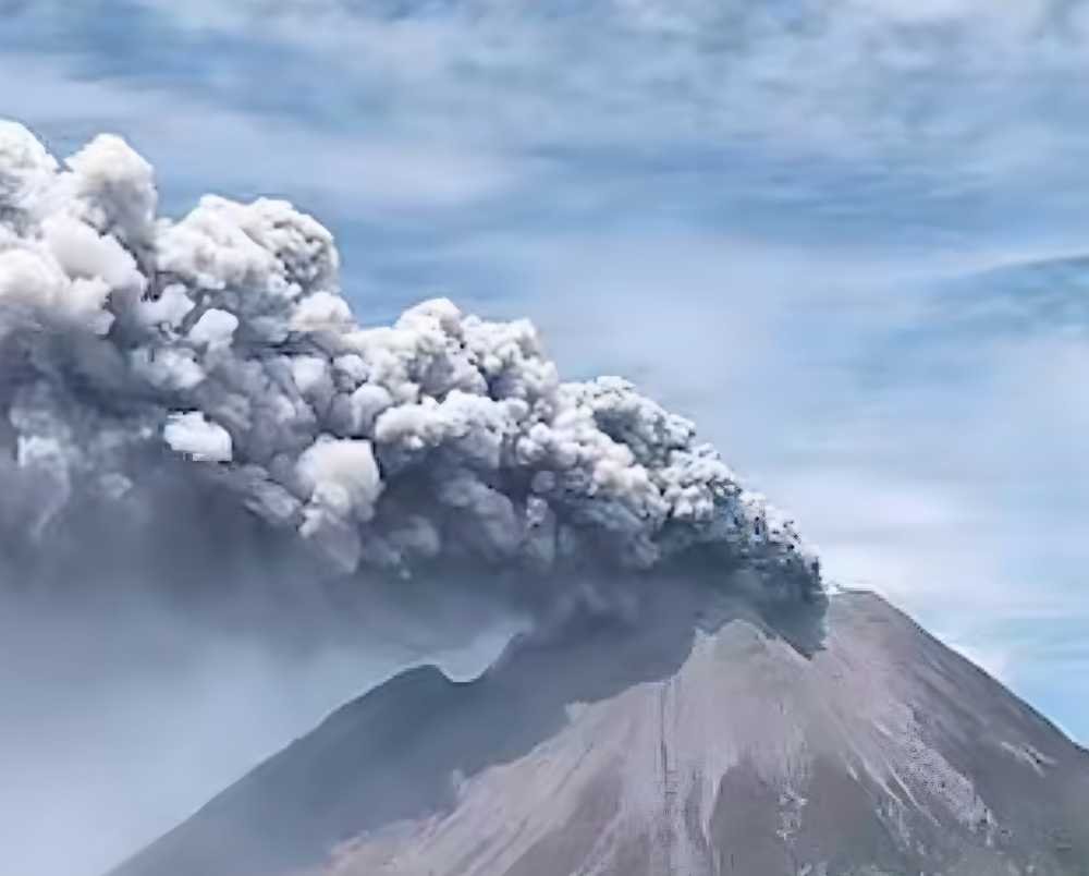 Gunung Sinabung Erupsi Hebat, Semburkan Abu Vulkanik Setinggi 3,5 Kilometer