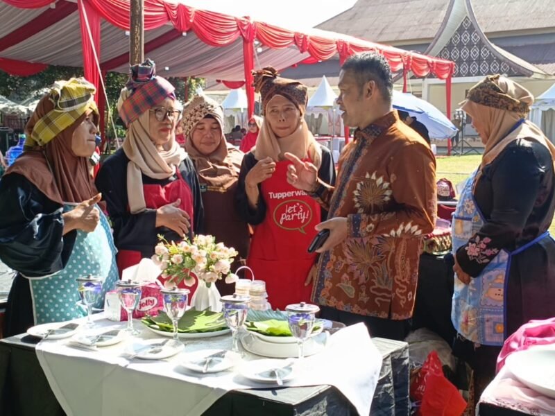 Lestarikan Tradisional Malamang, Erianto Melalui Dana Pokirnya gelar Padang Gastronomi Fest 2026  di Kuranji 