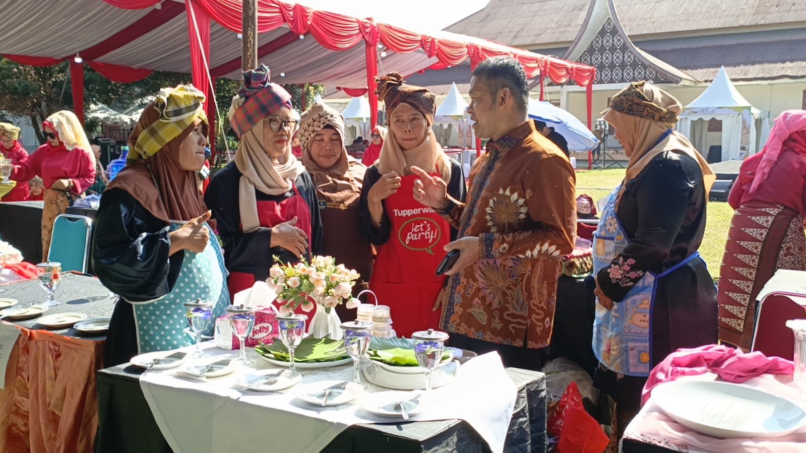 Lestarikan Tradisional Malamang, Erianto Melalui Dana Pokirnya gelar Padang Gastronomi Fest 2026  di Kuranji 