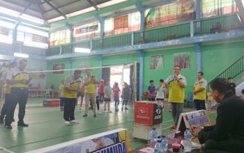 Turnamen Bulutangkis PBSI Cup Resmi Dibuka Bendahara KONI Kota Padang 