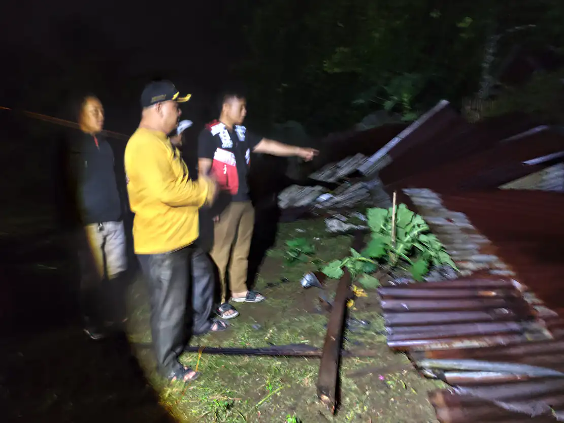 Angin Kencang Terjang Limapuluh Kota, Puluhan Rumah Rusak dan Satu Warga Terluka