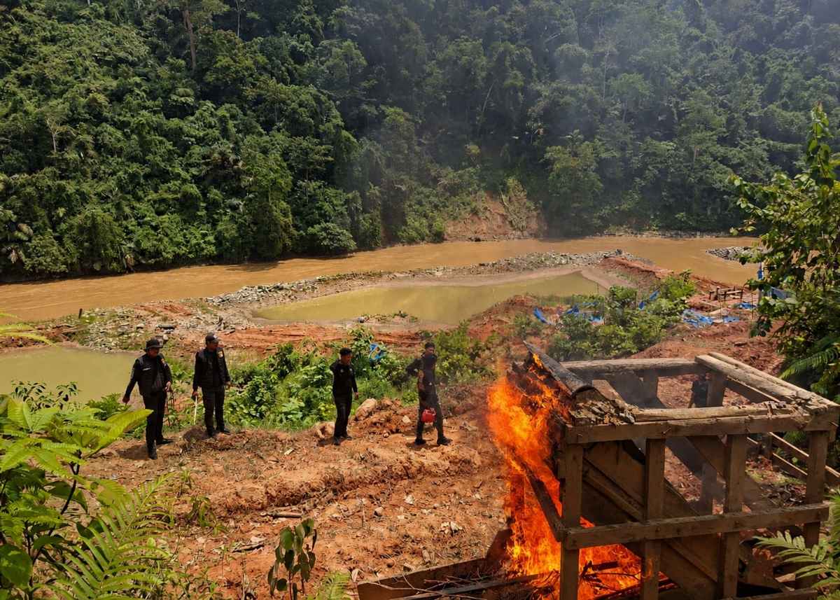 Tim Trisula Polres Solok Selatan Musnahkan Fasilitas Tambang Emas Ilegal di Sangir Batang Hari