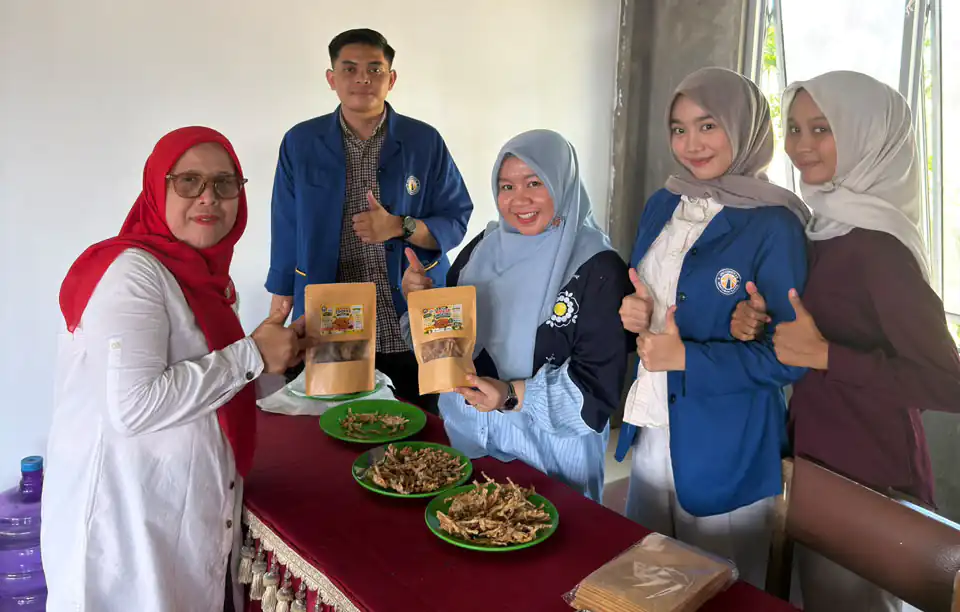Hasil olahan bahan pangan lokal singkong dan pisang, menjadi alternatif makanan bergizi yang mudah dibuat serta diterapkan dalam skala rumah tangga maupun kegiatan posyandu untuk mencegah stunting. Hasil olahan bahan pangan lokal singkong dan pisang, menjadi alternatif makanan bergizi yang mudah dibuat serta diterapkan dalam skala rumah tangga maupun kegiatan posyandu untuk mencegah stunting.