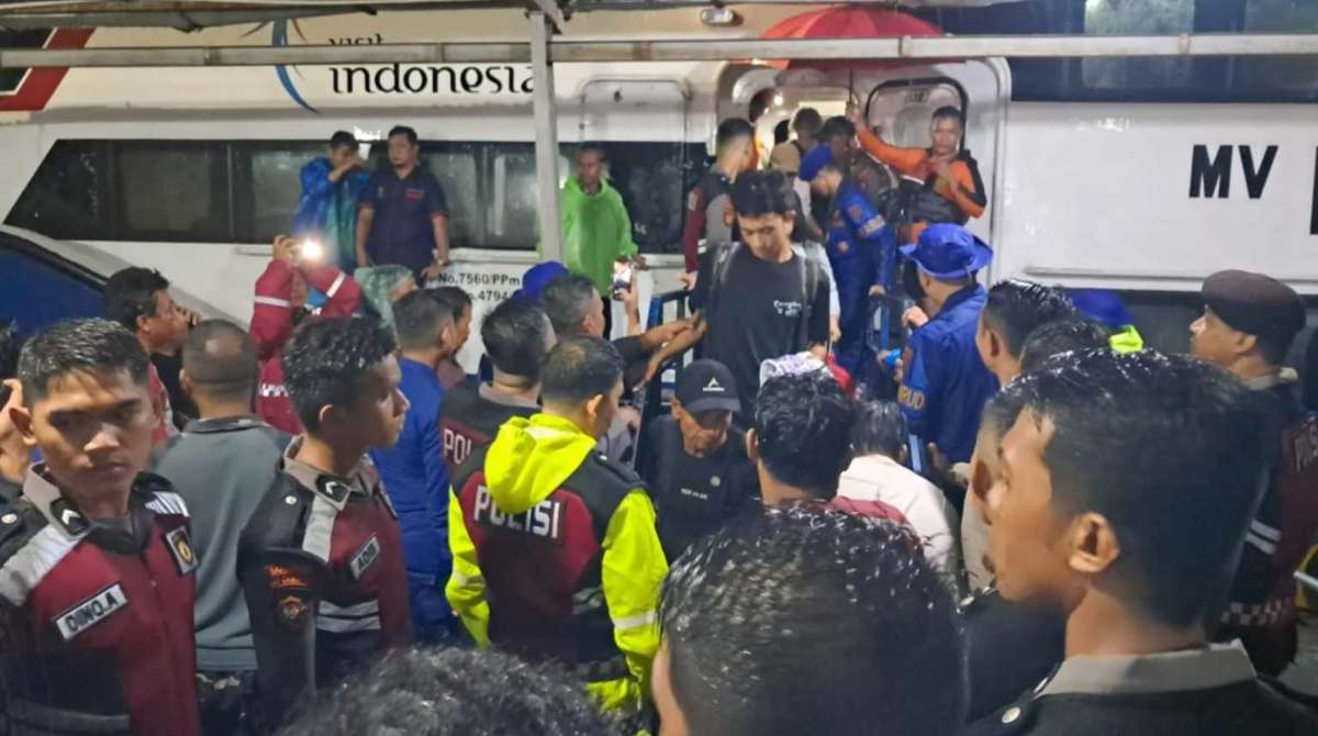Tim SAR Gabungan Berhasil Evakuasi 306 Penumpang Mentawai Fast
