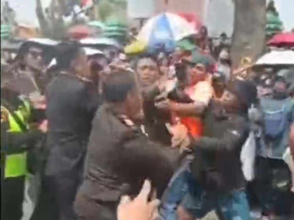 Karnaval 17 Agustusan Ricuh, Camat dan Kapolsek Terluka