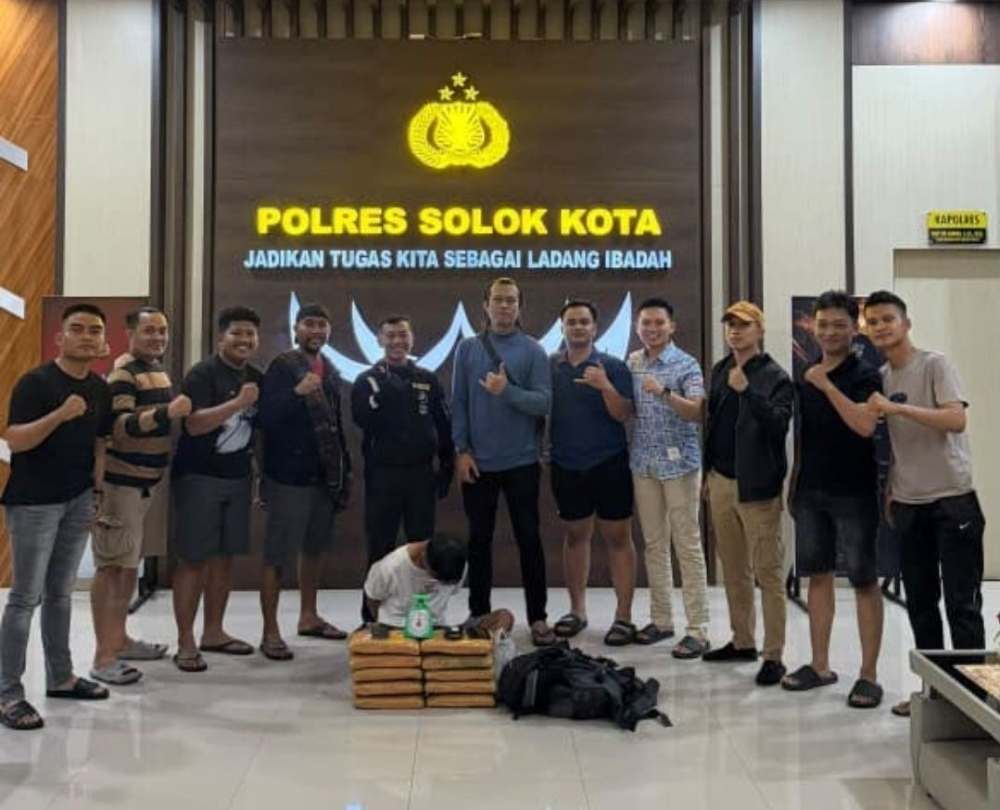 Nekat Tancap Gas dari Hadangan Polisi, Kurir Narkoba Ditangkap Bersama 10 Kg Ganja
