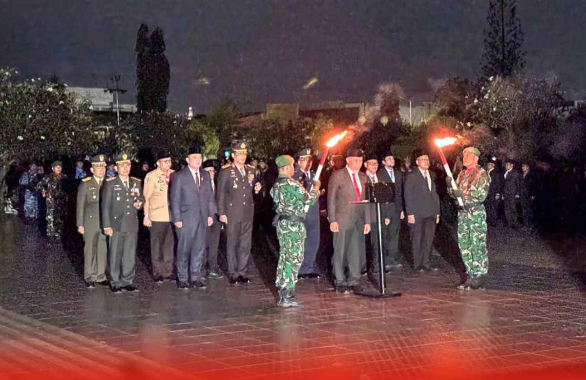 Kapolda Sumbar Pimpin Apel Kehormatan dan Renungan Suci HUT ke-81 RI di TMP Kusuma Negara