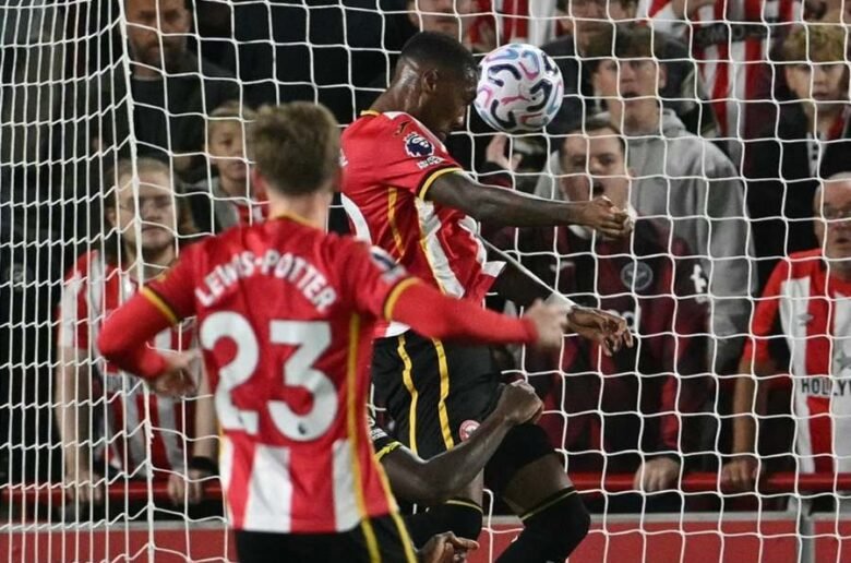 Hasil Pertandingan Brentford vs Chelsea Aksi pemain Brentford saat menghadapi Chelsea dalam laga pekan kelima Liga Inggris 2026/2027 di Gtech Community Stadium, Jumat (18/9/2026). Laga berakhir 3-0 untuk kemenangan tuan rumah.
