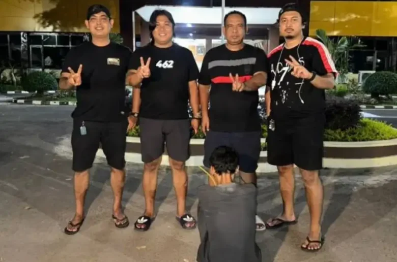 Tim Klewang Satreskrim Polresta Padang mengamankan tersangka curanmor berinisial MAR alias Rian Bandel di kawasan Lampu Merah Lubuk Begalung.