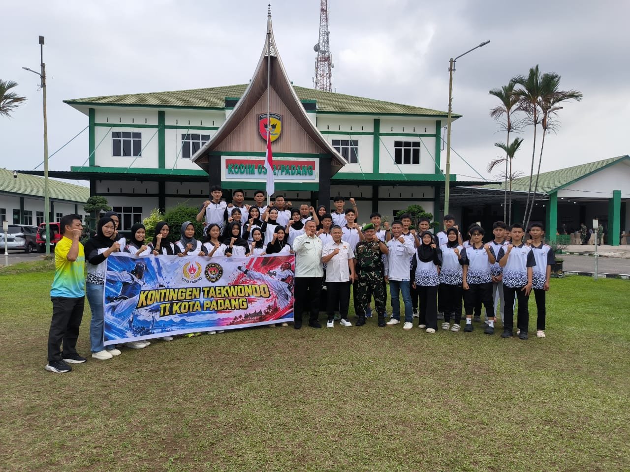 Dilepas Ketua KONI Padang, 34 Atlet Taekwondo Kota Padang Siap Berlaga di Porprov XVI 
