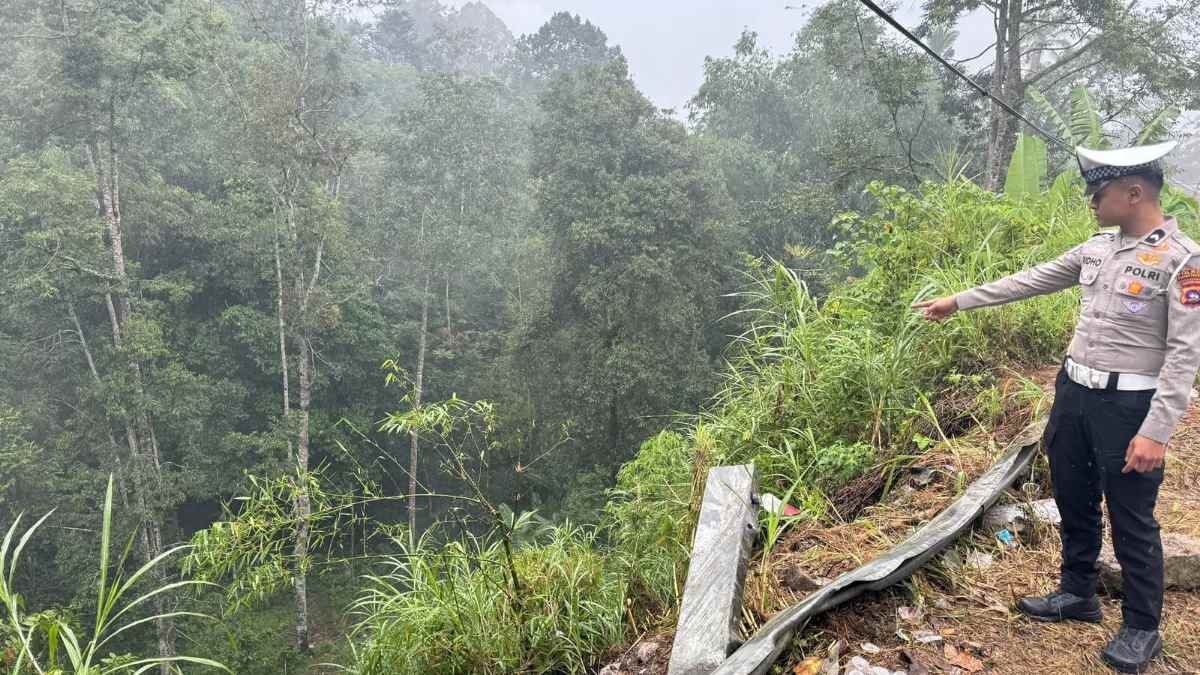 Avanza Masuk Jurang 66 Meter di Kelok Sikumbang