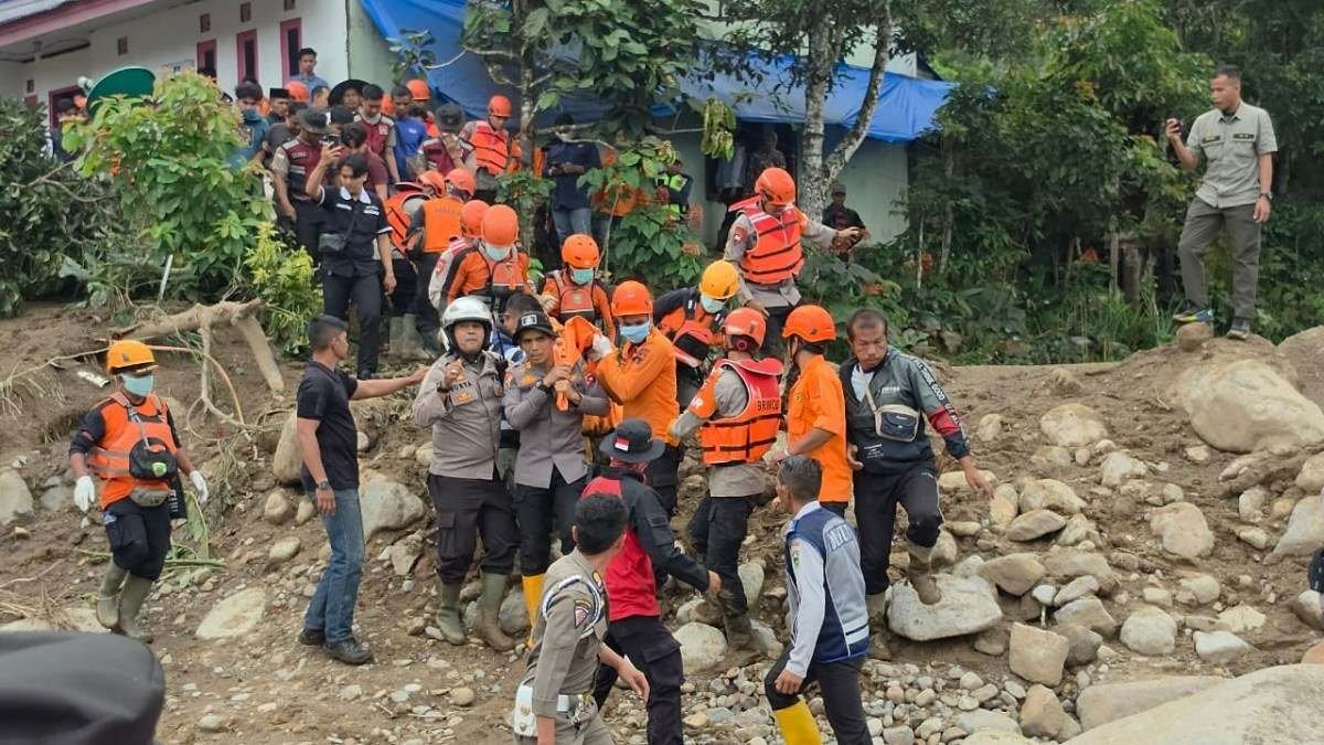 Dering Ponsel di Pondok Kosong, Jejak Pencarian Agusral dan Duka Keluarga di Kayu Aro