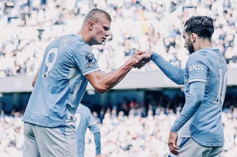 Penyerang Manchester City Erling Haaland merayakan gol yang dicetaknya ke gawang Coventry City pada pekan ketiga Premier League di Etihad Stadium.