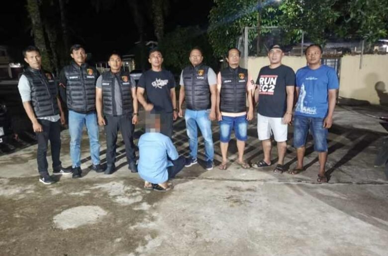 Oknum ASN Pasbar Cabuli Murid Mengaji Tim Opsnal Satreskrim Polres Pasaman Barat mengamankan tersangka EW (54), oknum ASN yang diduga mencabuli sejumlah murid mengajinya di Pasaman Barat, Sabtu (19/9/2026).