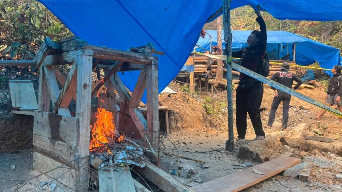 Polres Solok Selatan Bongkar Tambang Emas Ilegal di Aliran Sungai Batang Hari