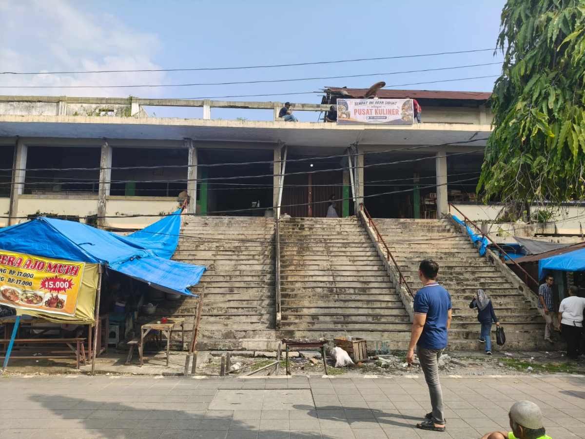 Padang Teater, Ketika Lantai Dua Itu Kini Jadi Tempat Sujud