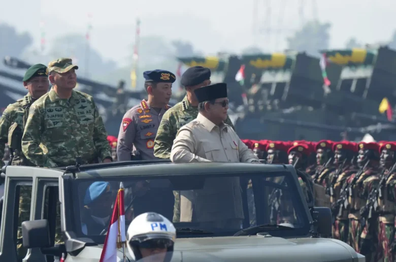 Prabowo Tambah Kodam dan Batalyon Presiden Prabowo melakukan pemeriksaan pasukan. Prabowo menyatakan masih ada lebih dari 360 kabupaten yang belum memiliki kehadiran satuan TNI.