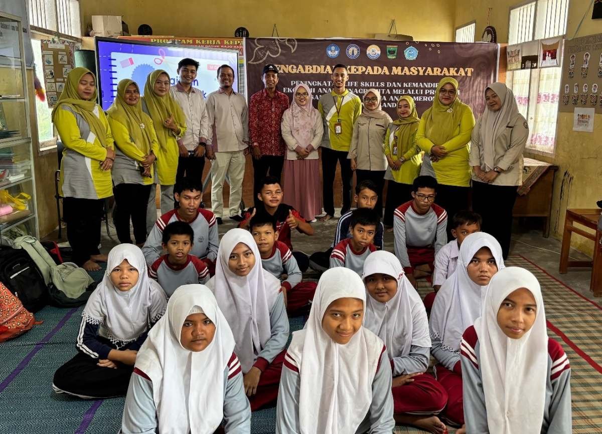 Program ‘Dunsanak’ Mercubaktijaya Dorong Kemandirian Anak Tunagrahita Lewat Kreasi Manik-Manik