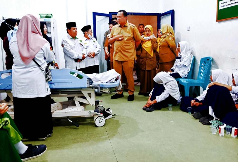 Kasus Dugaan Keracunan MBG di Pariaman: Denyut Nadi dan Tensi Menurun, Dua Siswi Dirujuk ke RSUP M Djamil
