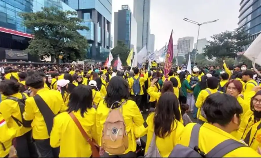 Dokumentasi - Aksi demo elemen mahasiswa. Aksi demonstrasi bertajuk #IndonesiaSadar, Rabu (28/10/2026), membawa lima tuntutan terkait kebijakan publik, pendidikan, lingkungan, dan perlindungan ruang sipil.