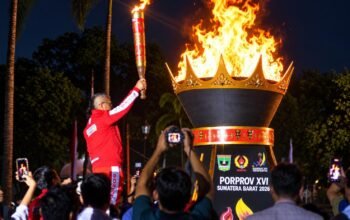 Diguyur hujan lebat, porprov xvi sumbar resmi ditabuh gubernur mahyeldi