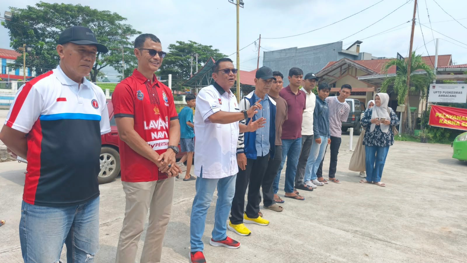 Sekum KONI Padang Lepas Kontingen Bola Voli Kota Padang berlaga di Porprov XVI 