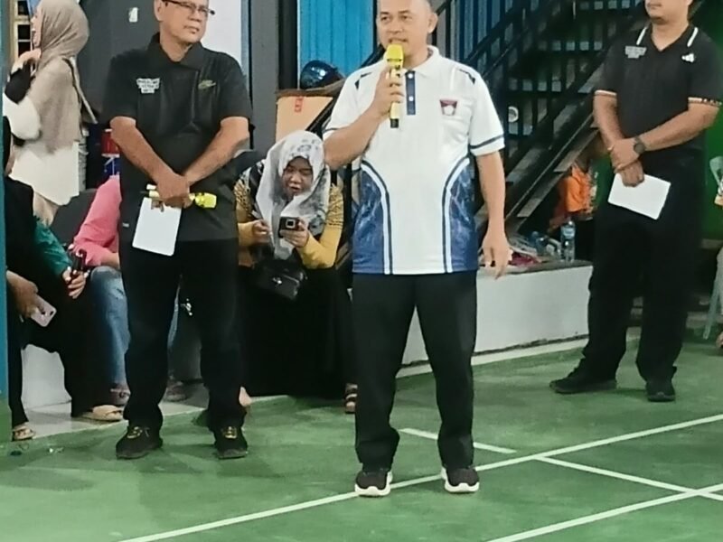Img 20261025 Wa0045 800X600 Turnamen bulutangkis wali kota padang cup 2026 berakhir, erianto minta atlet terus berlatih