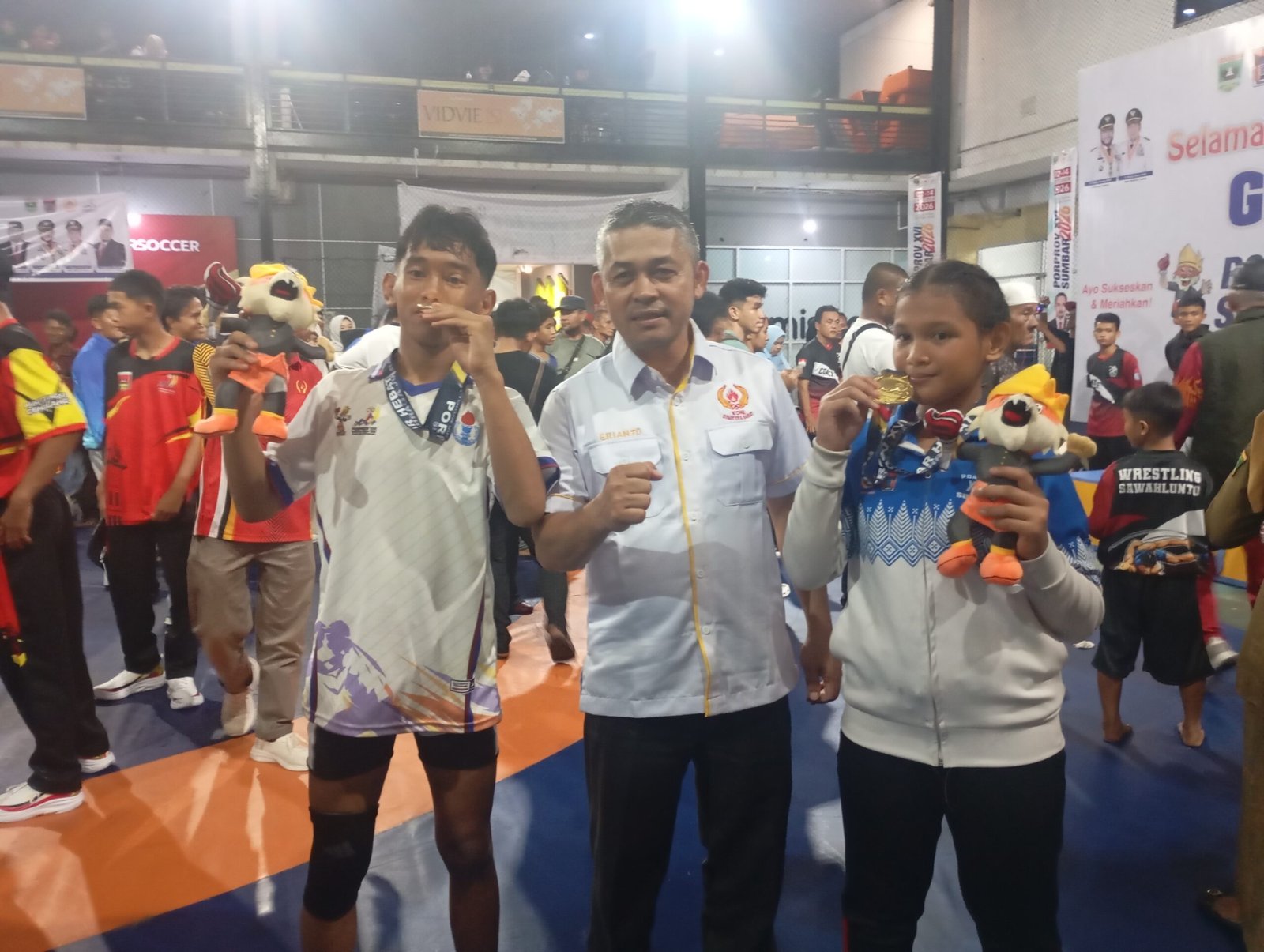 Si Kembar Kenzi dan Naura Persembahkan Emas bagi Kontingen Kota Padang