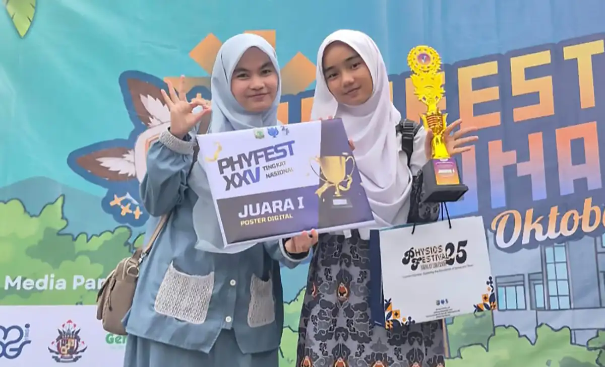 Siswi man 3 padang juara i lomba poster digital physics festival unand