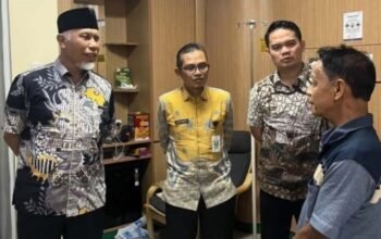 Gubernur mahyeldi doakan ketua mui sumbar segera pulih usai selamat dari kebakaran kapal di merak