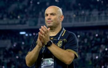 Adu strategi pelatih asing: persebaya tertahan, persib menang tipis