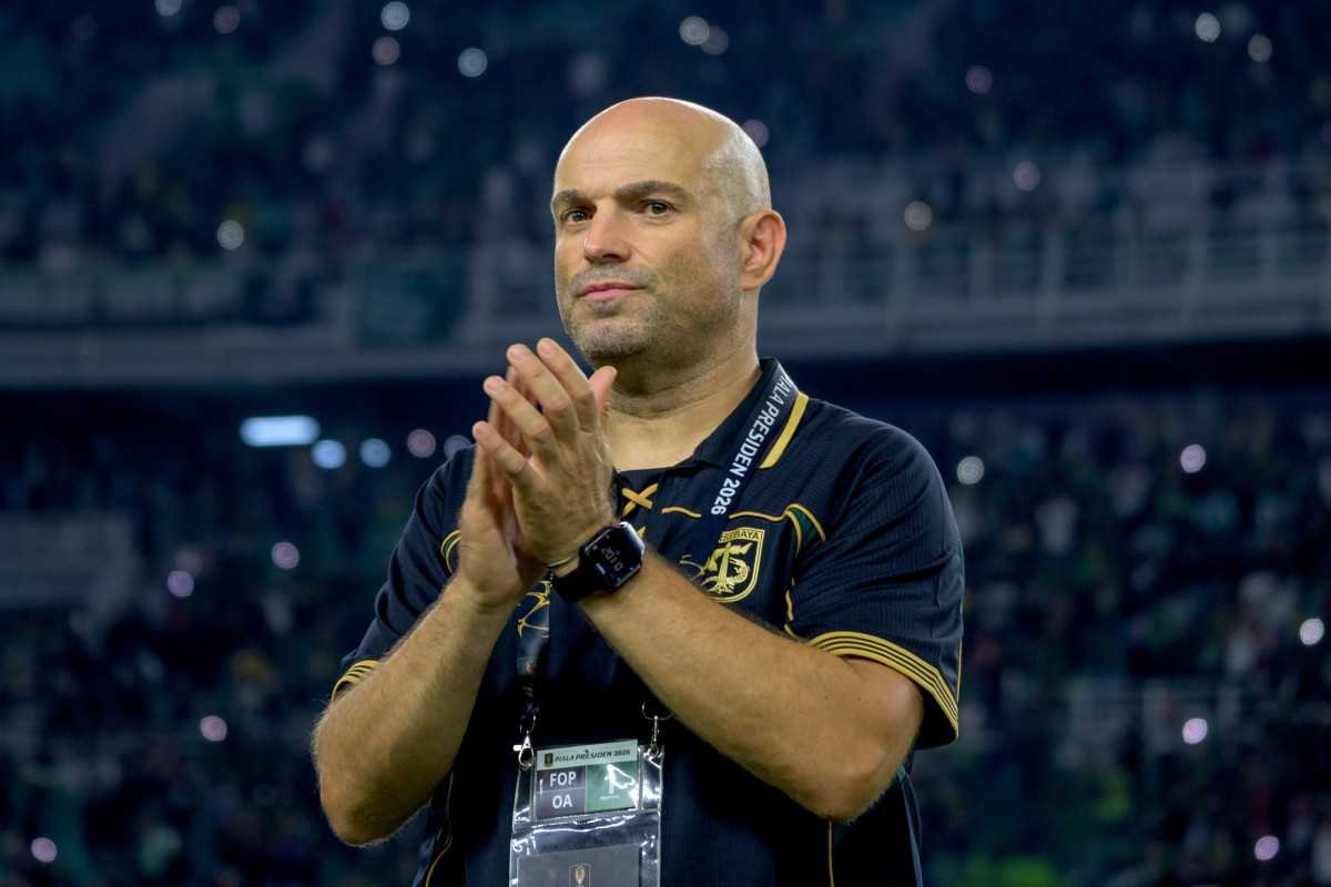 Adu Strategi Pelatih Asing: Persebaya Tertahan, Persib Menang Tipis