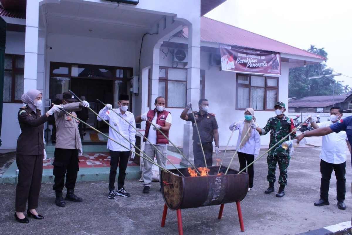 Cabjari Pangkalan Musnahkan Barang Bukti 18 Perkara