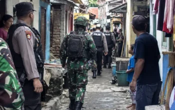 Tim gabungan polda sumbar gerebek ‘kampung narkoba’ di pasar gaung