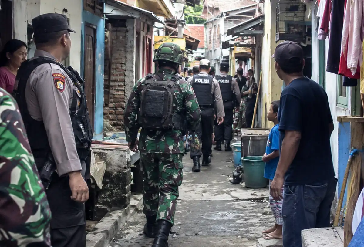 Tim Gabungan Polda Sumbar Gerebek ‘Kampung Narkoba’ di Pasar Gaung