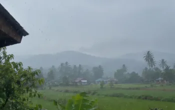 Prakiraan cuaca sumbar hari ini, rabu 28 oktober 2026: mayoritas daerah hujan ringan-sedang, pasaman dan mentawai berpotensi hujan petir