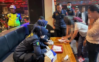 Cegah peredaran narkoba, tim gabungan polda sumbar razia tempat hiburan malam di padang