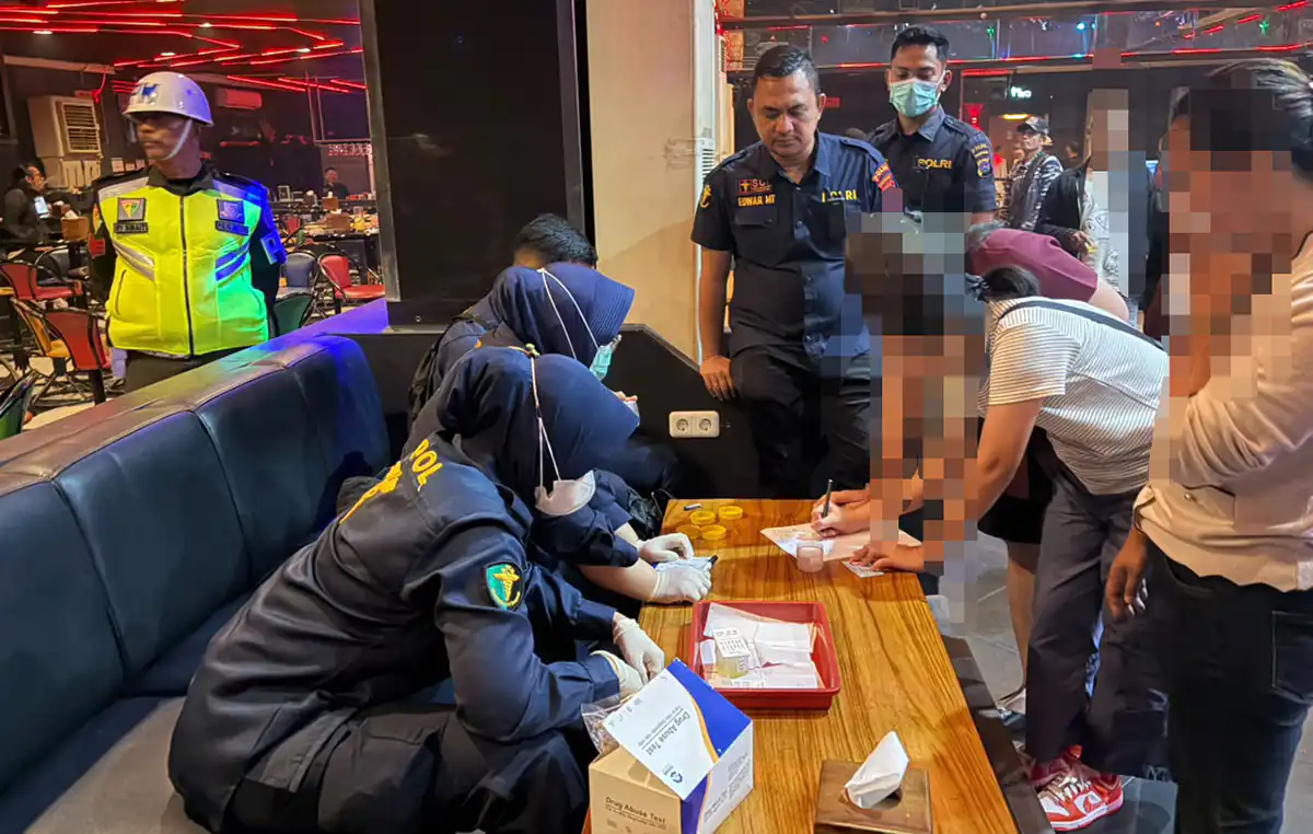 Cegah Peredaran Narkoba, Tim Gabungan Polda Sumbar Razia Tempat Hiburan Malam di Padang