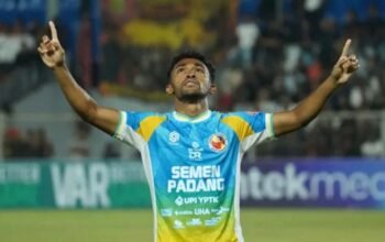 Semen padang fc vs persiku kudus: teco harus berani mainkan risman maring sejak menit awal