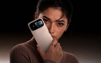 Itel a300+ dengan layar mini di belakang dan baterai 7. 000 mah jadi daya tarik utama